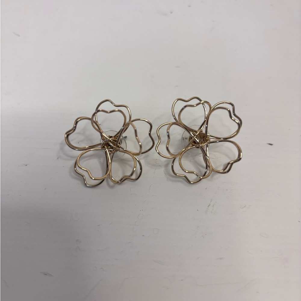 Elegant Gold Flower Earrings